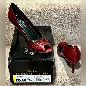 Donald Pliner Couture size 8 1/2 M tomato antique gator open toe heels
